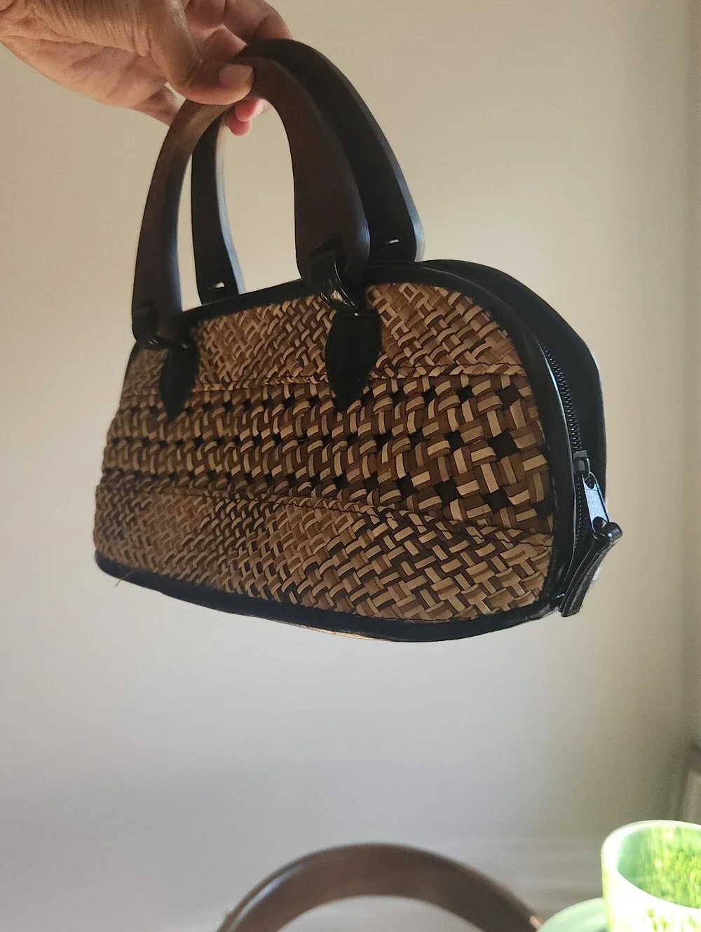 Vintage Woven Straw Handbag Wooden Handles Zip Top Structured Boho Resort Purse